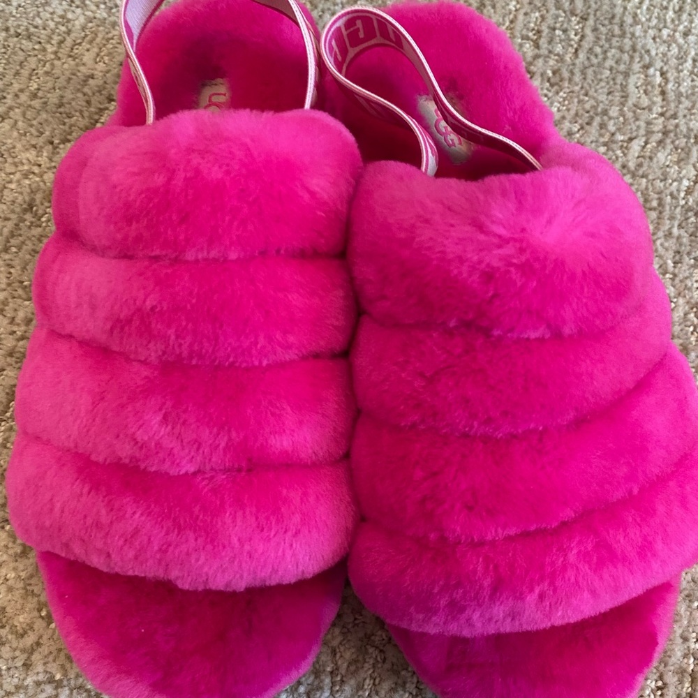 NEW Ugg SLIPPERS - SIZE 7, hot pink!